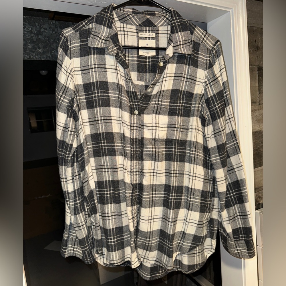 American Eagle Ahh-mazingly Soft B/W Plaid Boyfriend Fit Button Up